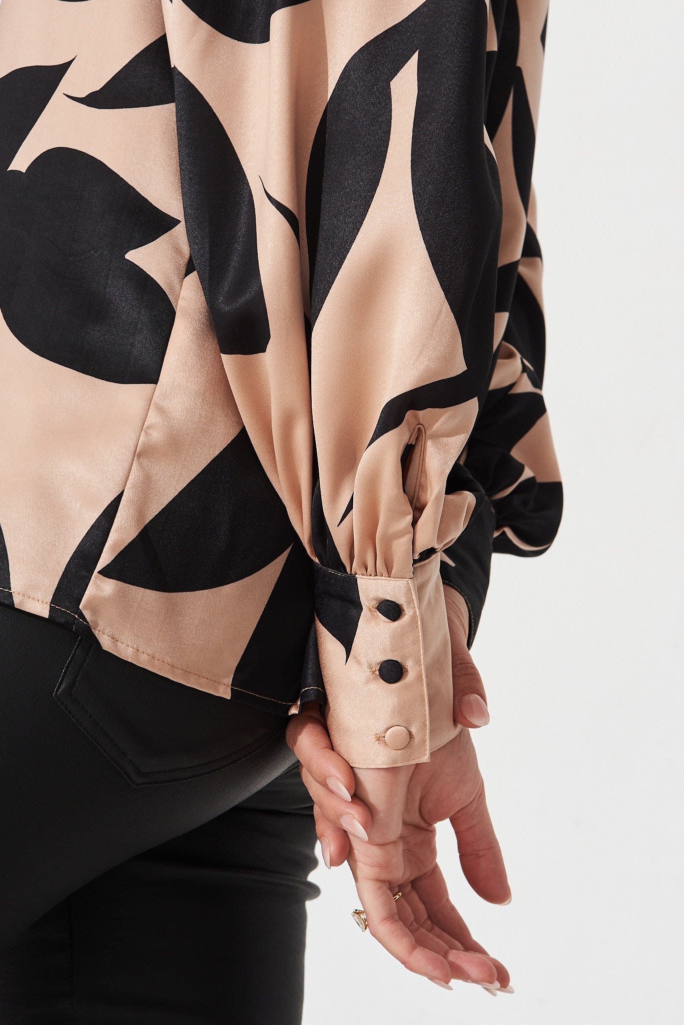 Shirt In Brown With Black Print - Image 6